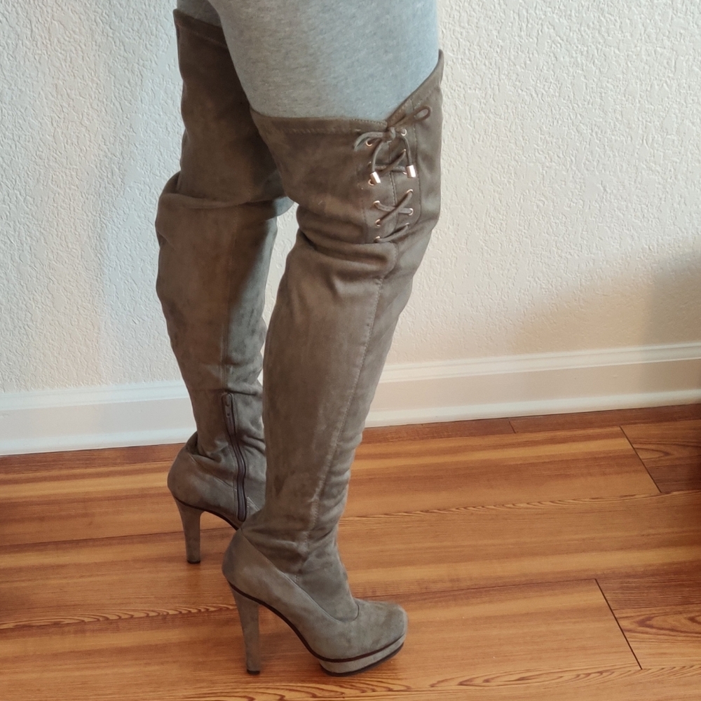 Gorgeous tall suede boots new